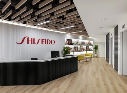 ͻ����ҵ�ڲ���Ĥ�İ칫��װ����ƿռ��������ġ���Shiseido